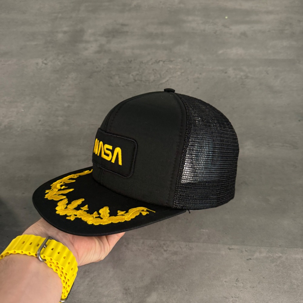 Vintage NASA Snapback Trucker Hat Black Yellow Scrambled Eggs Spaceport USA Cap - Picture 3 of 7